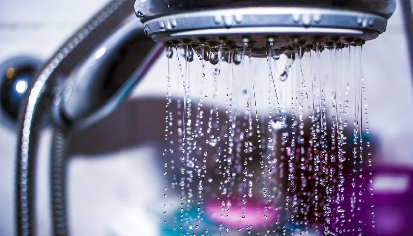 un pommeau de douche